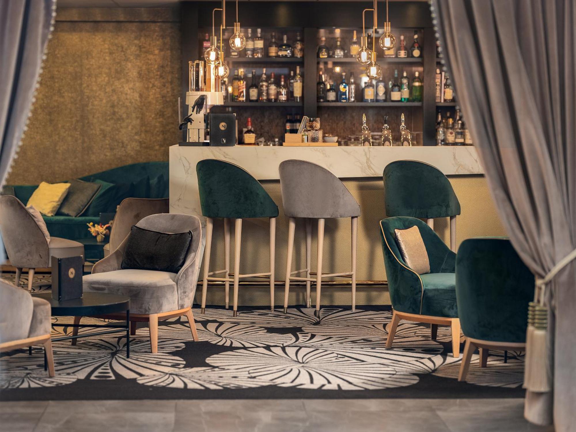 Отель Niepce Paris, Curio Collection By Hilton Экстерьер фото