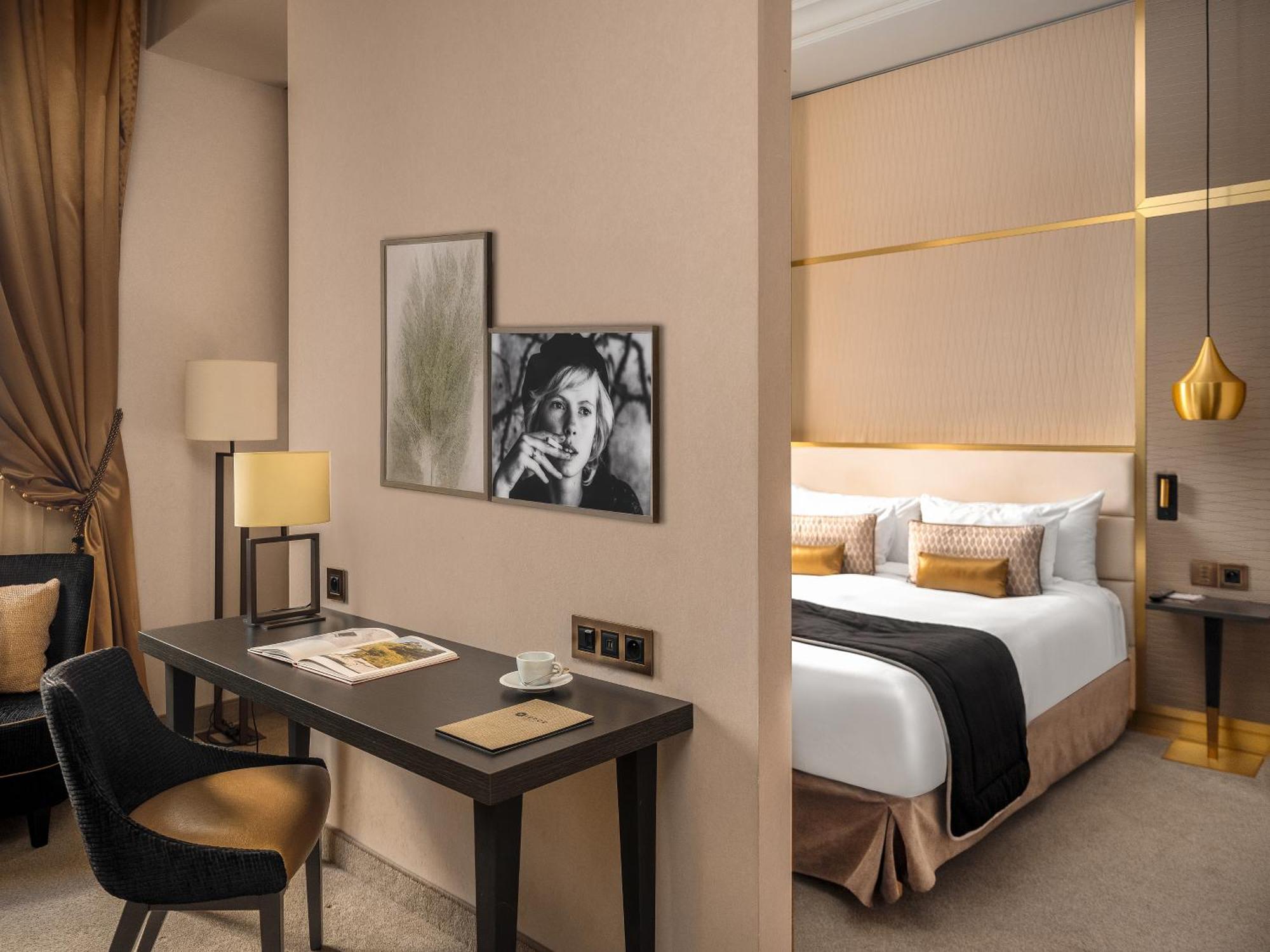 Отель Niepce Paris, Curio Collection By Hilton Экстерьер фото