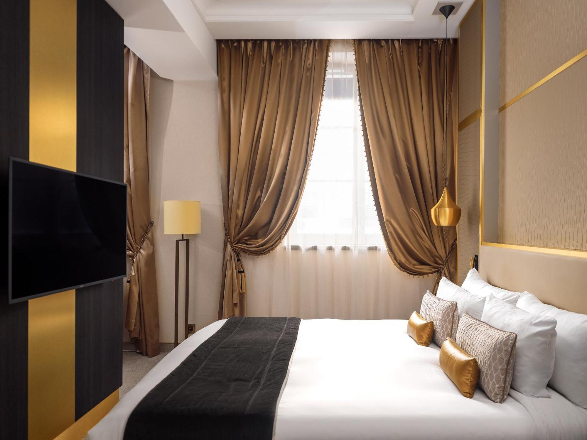 Отель Niepce Paris, Curio Collection By Hilton Экстерьер фото