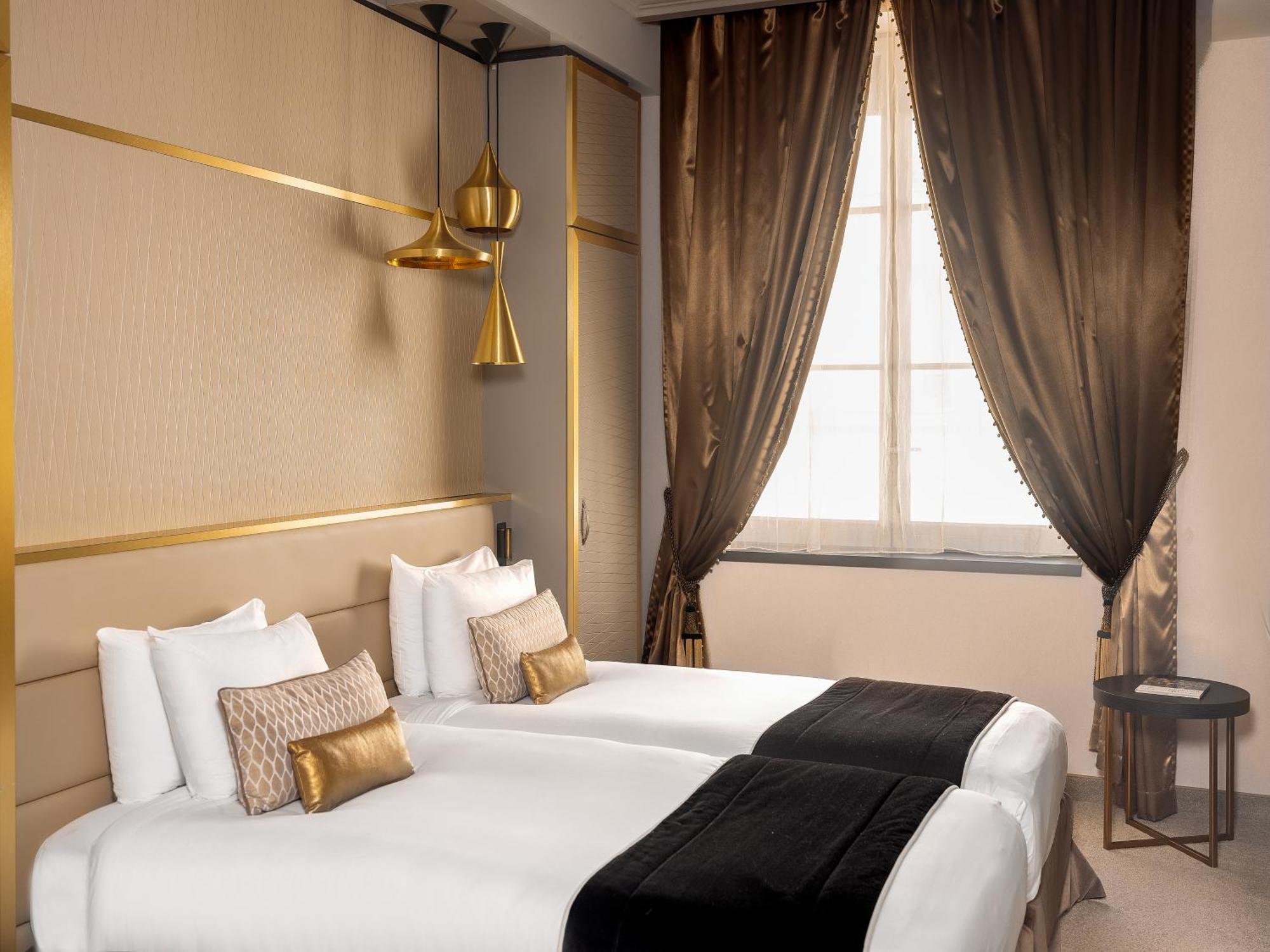 Отель Niepce Paris, Curio Collection By Hilton Экстерьер фото