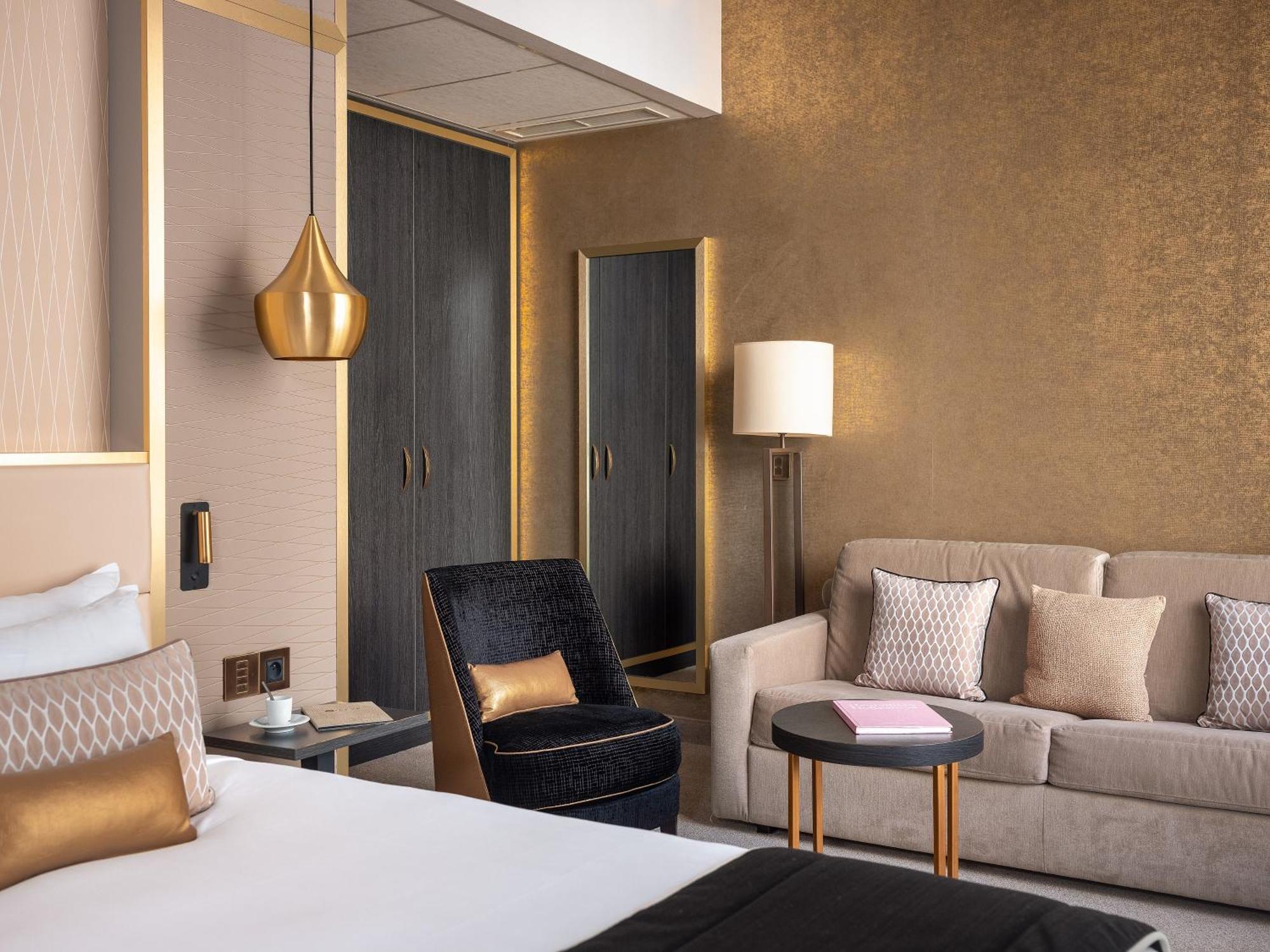 Отель Niepce Paris, Curio Collection By Hilton Экстерьер фото