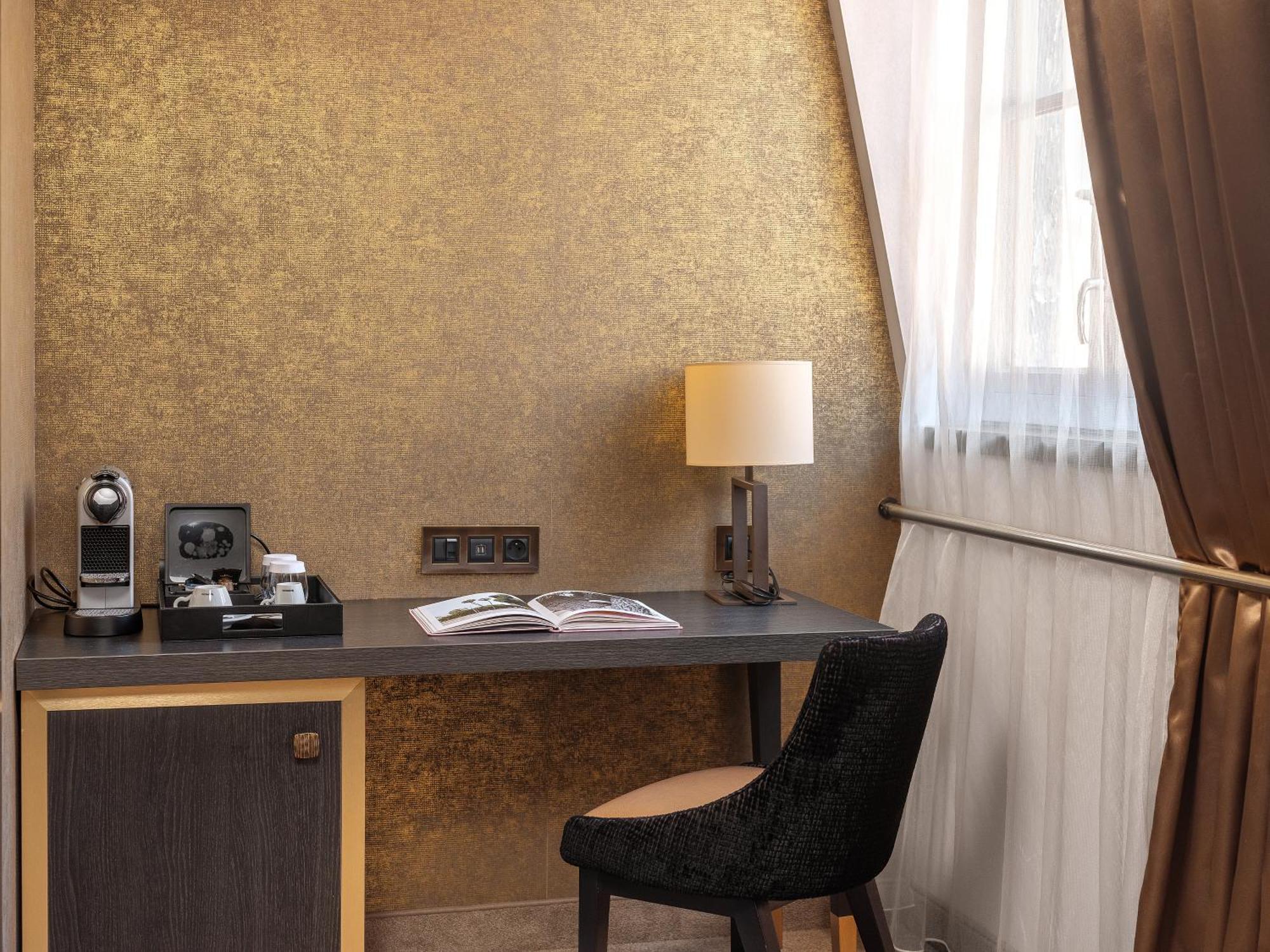 Отель Niepce Paris, Curio Collection By Hilton Экстерьер фото