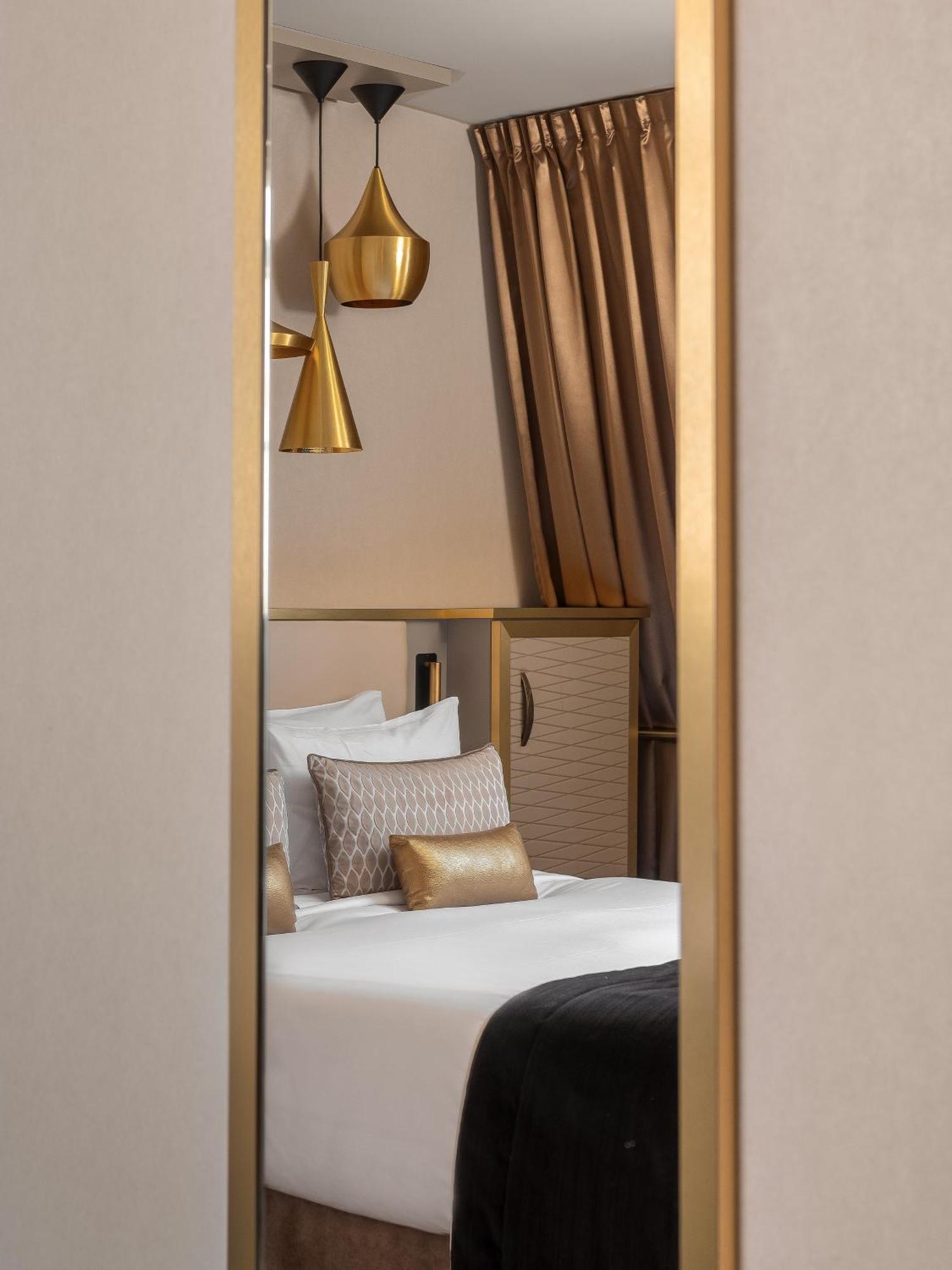 Отель Niepce Paris, Curio Collection By Hilton Экстерьер фото