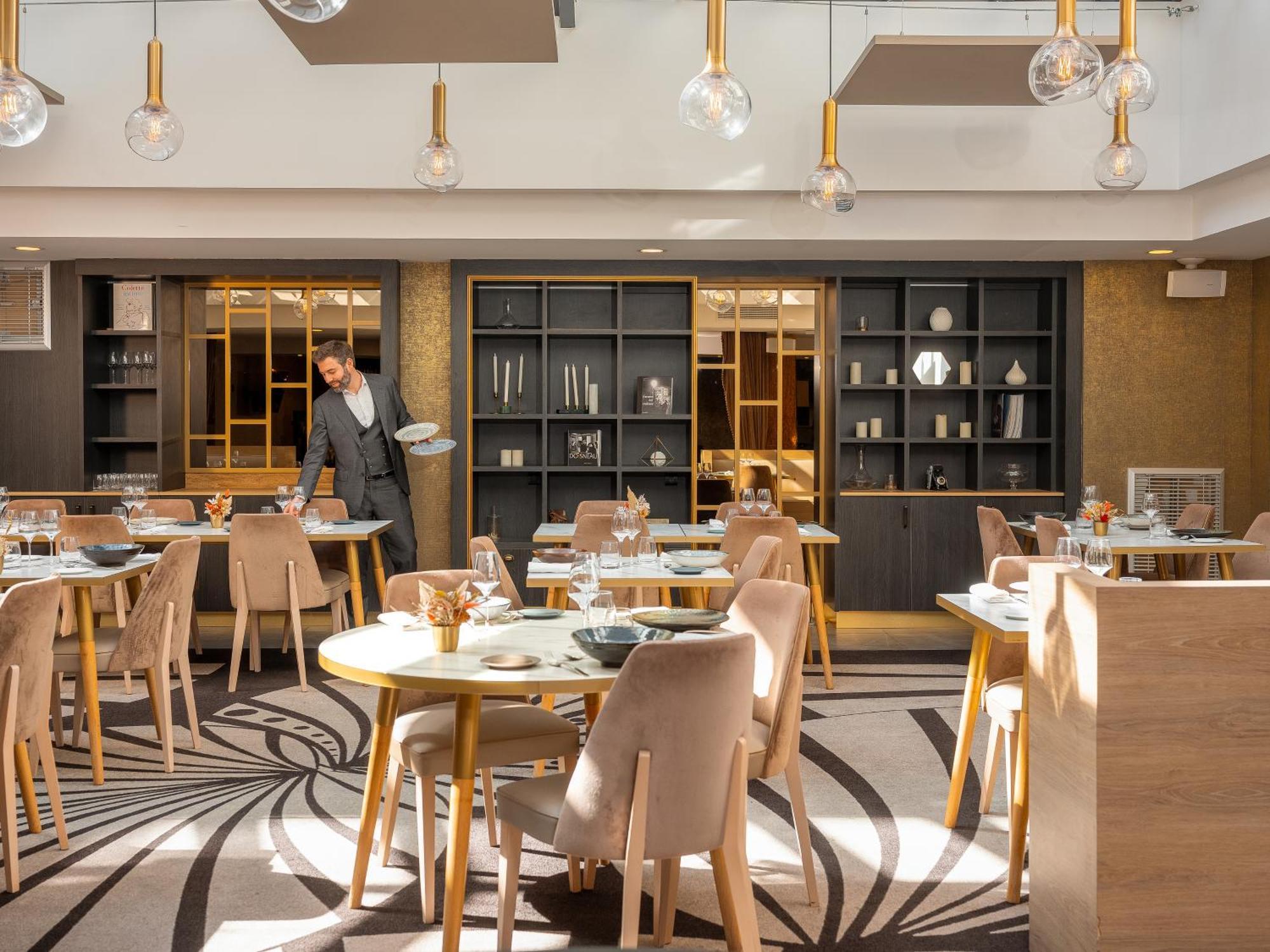 Отель Niepce Paris, Curio Collection By Hilton Экстерьер фото