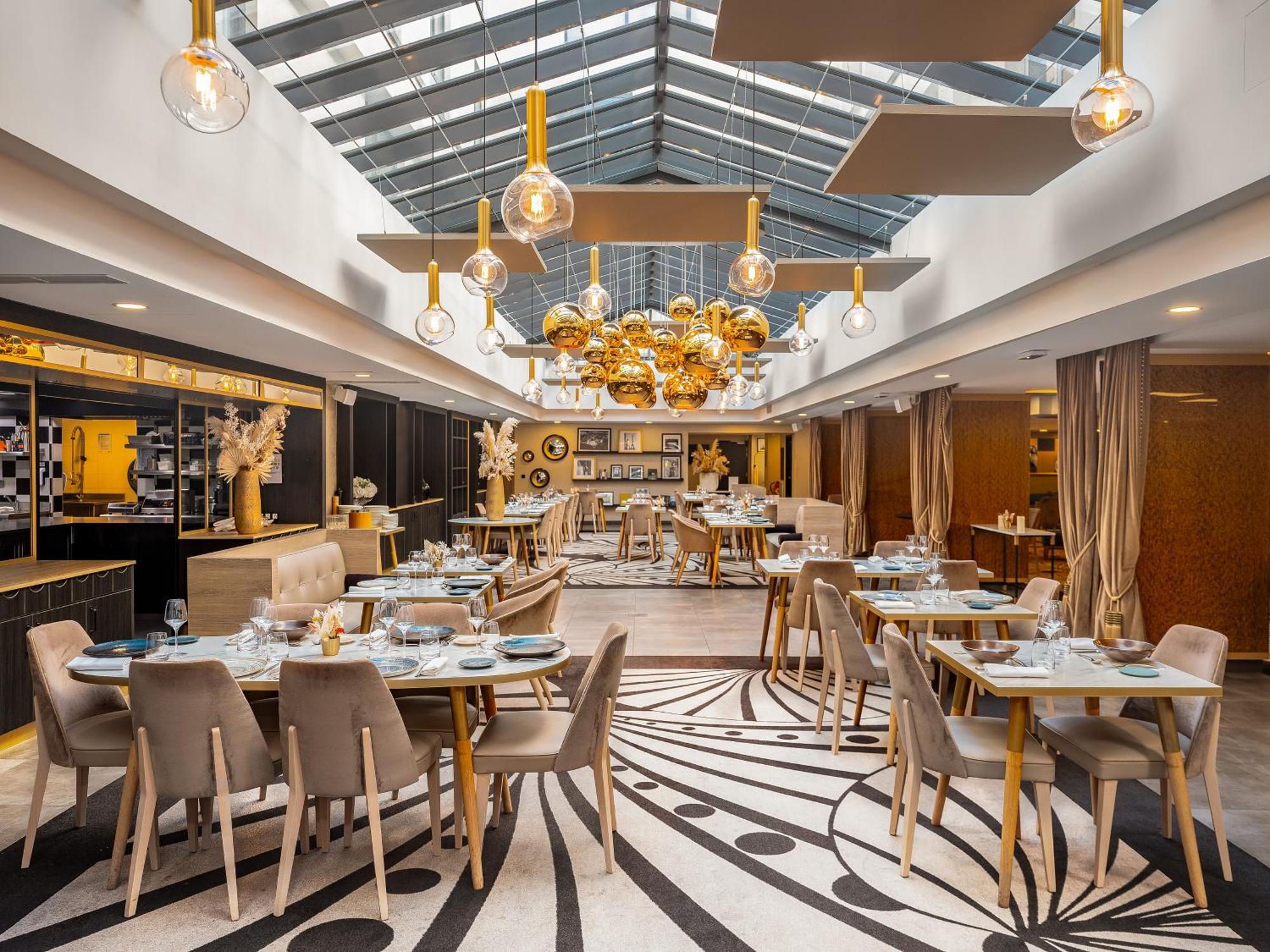 Отель Niepce Paris, Curio Collection By Hilton Экстерьер фото