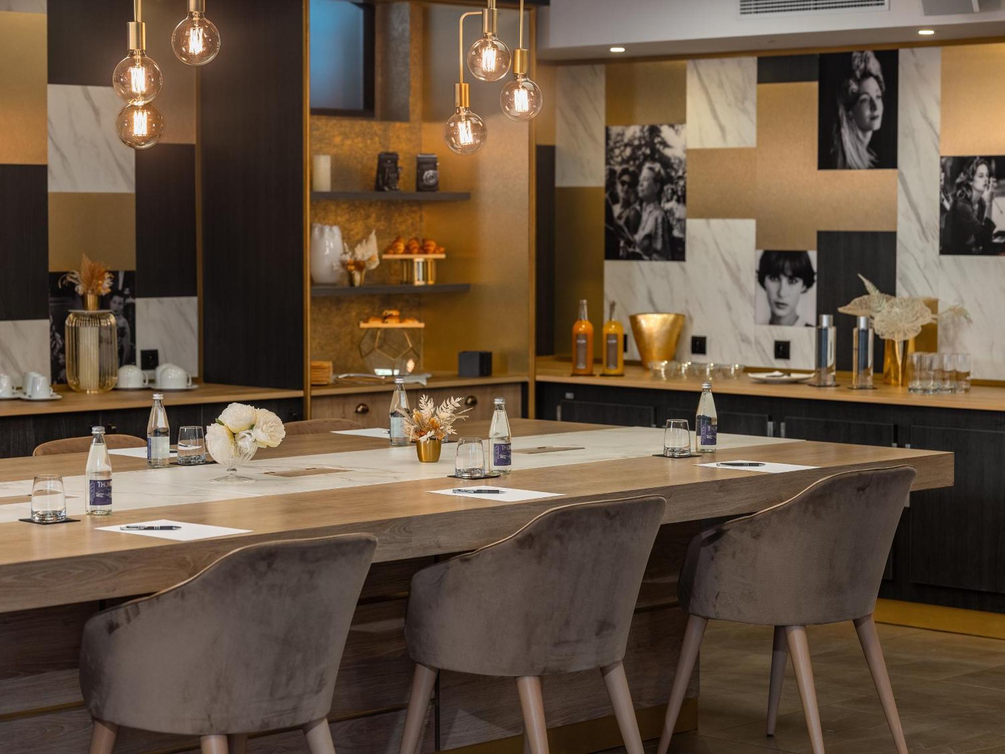 Отель Niepce Paris, Curio Collection By Hilton Экстерьер фото